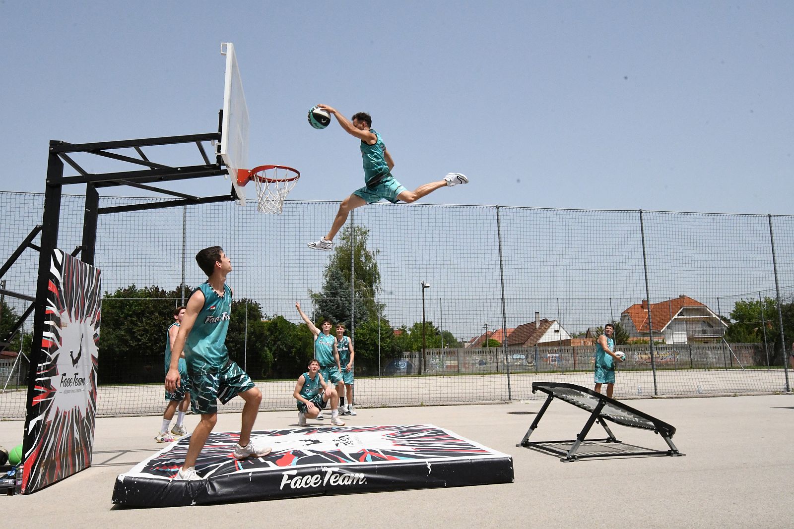 Akrobatikus kosárlabdával búcsúztak a tanévtől a Comeniusban